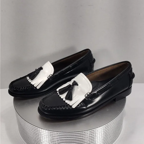 Bass Black and White Leather Loafers size 7 preOwned Exellent condition